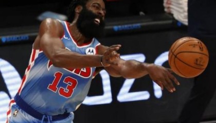  特雷杨52分老鹰加时胜黄蜂  