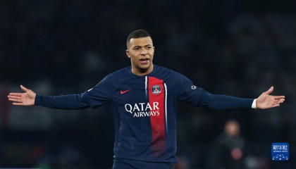  法甲豪门巴黎圣日耳曼主场大胜，姆巴佩独造三球显神威